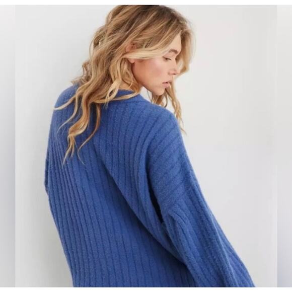 Aerie Blue Fuzzy Knit Buttercream Crew Neck Womens Sweater Size XL Loose Fit - Picture 2 of 7